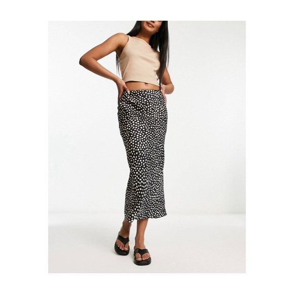 🆕 ASOS DESIGN Satin Bias Midi Skirt in Non Animal Print - Picture 2 of 5
